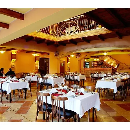 Malomudvar Etterem Cukraszda Panzio Es Rendezvenyhaz Отель типа 