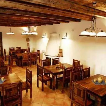 Malomudvar Etterem Cukraszda Panzio Es Rendezvenyhaz Отель типа 