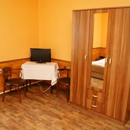 Malomudvar Etterem Cukraszda Panzio Es Rendezvenyhaz Отель типа 