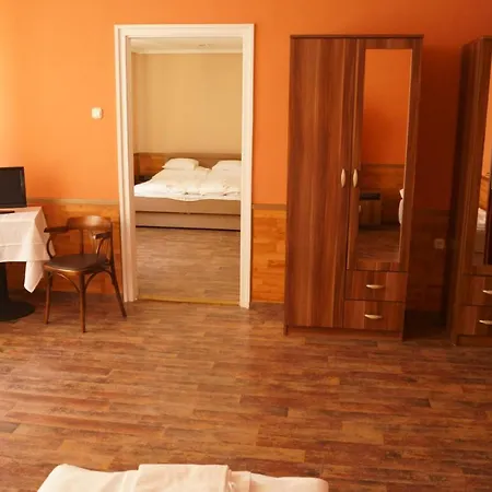 Malomudvar Etterem Cukraszda Panzio Es Rendezvenyhaz Отель типа 