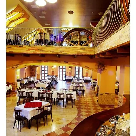 Malomudvar Etterem Cukraszda Panzio Es Rendezvenyhaz Отель типа 