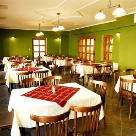 Malomudvar Etterem Cukraszda Panzio Es Rendezvenyhaz Дьёндьёш