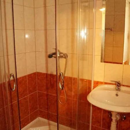 Malomudvar Etterem Cukraszda Panzio Es Rendezvenyhaz