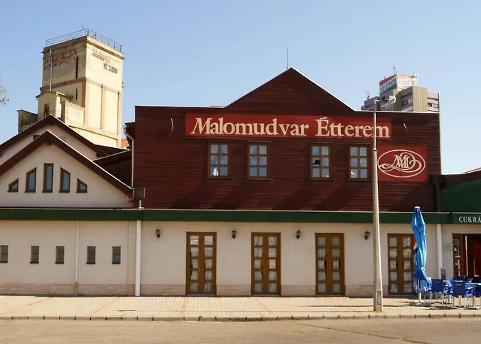 Malomudvar Etterem Cukraszda Panzio Es Rendezvenyhaz * Gyöngyös