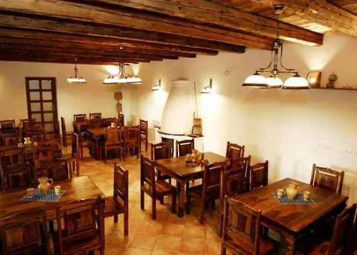 Malomudvar Etterem Cukraszda Panzio Es Rendezvenyhaz Bed & Breakfast Gyöngyös