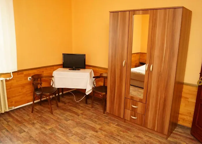 Malomudvar Etterem Cukraszda Panzio Es Rendezvenyhaz Bed & Breakfast Gyöngyös