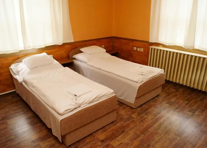 Malomudvar Etterem Cukraszda Panzio Es Rendezvenyhaz Bed & Breakfast Gyöngyös