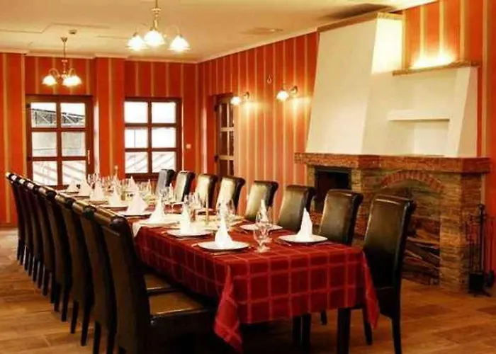 Malomudvar Etterem Cukraszda Panzio Es Rendezvenyhaz Bed & Breakfast Gyöngyös