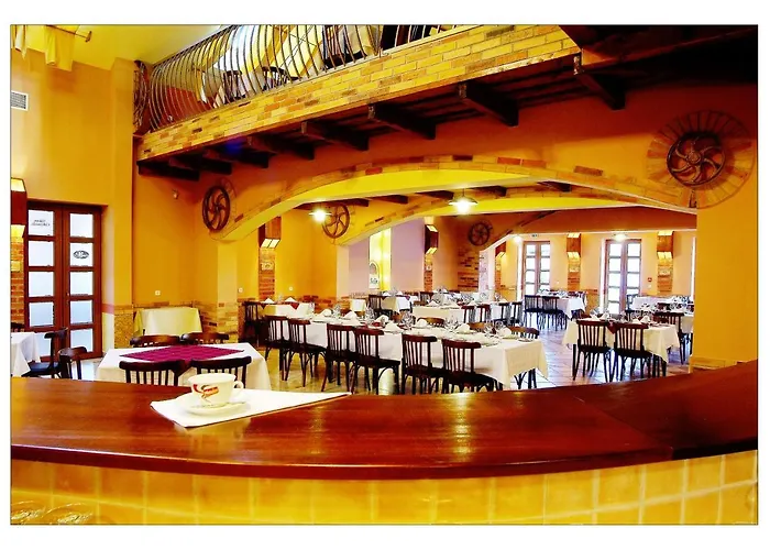 Bed & Breakfast Malomudvar Etterem Cukraszda Panzio Es Rendezvenyhaz Gyöngyös
